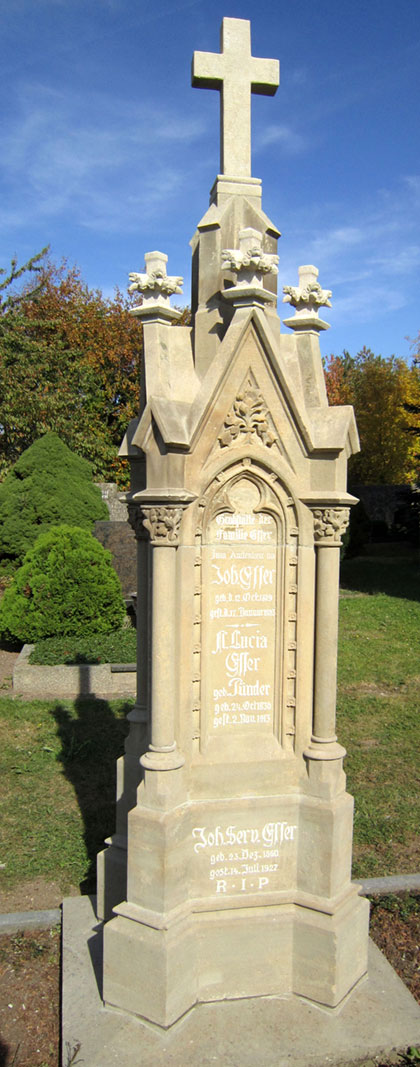 Friedhofskreuz in Kallmuth nach der Restaurierung durch die Steinmetzwerkstatt Simons